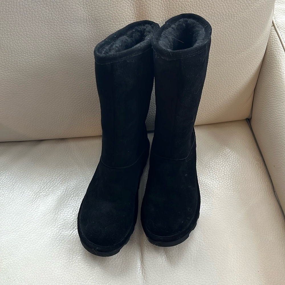 Women’s BearPaw Suede Boots, Size 9